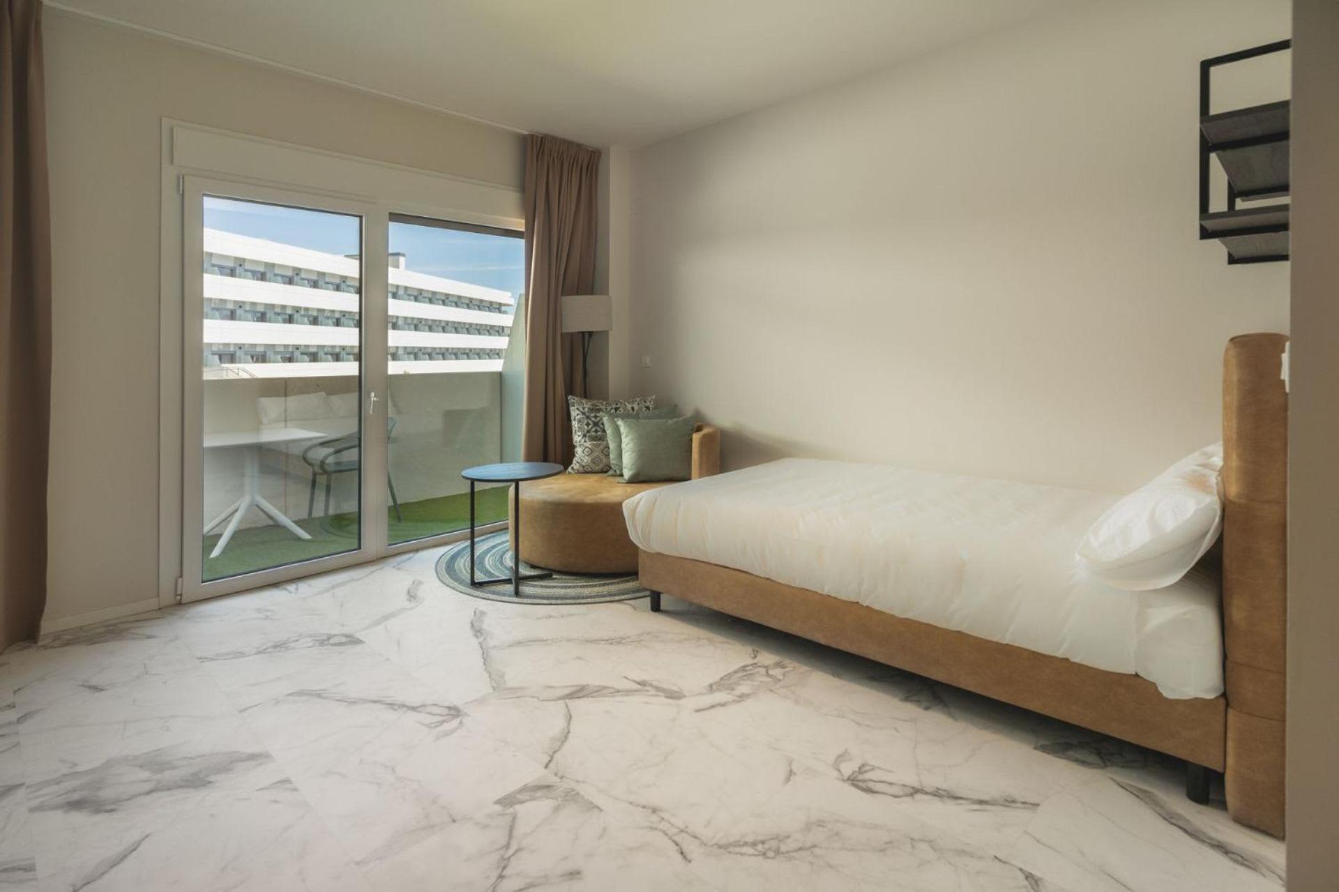 Student Experience Madrid Pozuelo - Luxury Hostel Pozuelo de Alarcon Exterior photo